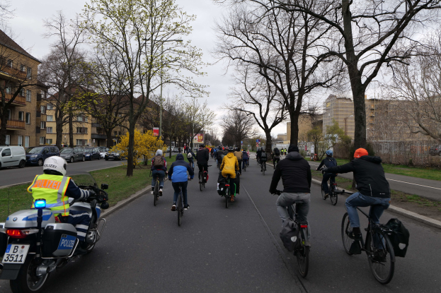 POL-DE: Breckerfeld: Radfahrer stürzt und erleidet schwere Verletzungen - Keine Hinweise auf äußere Einflüsse