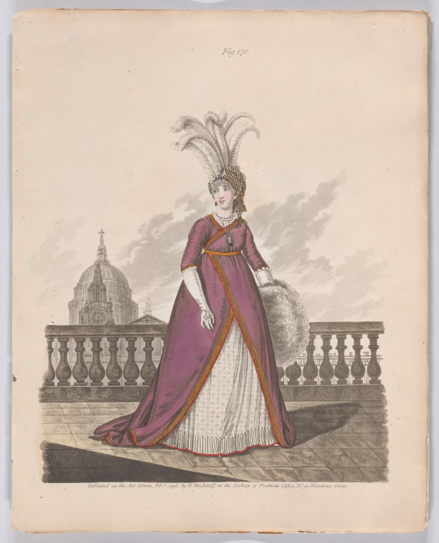 Frau in einem lilafarbenen und weißen Kleid mit einem Federschmuck, der an einem Geländer steht, mit einem Gebäude und Wolken im Hintergrund, beschriftet mit "Mode von New York, New York Street, 1790."