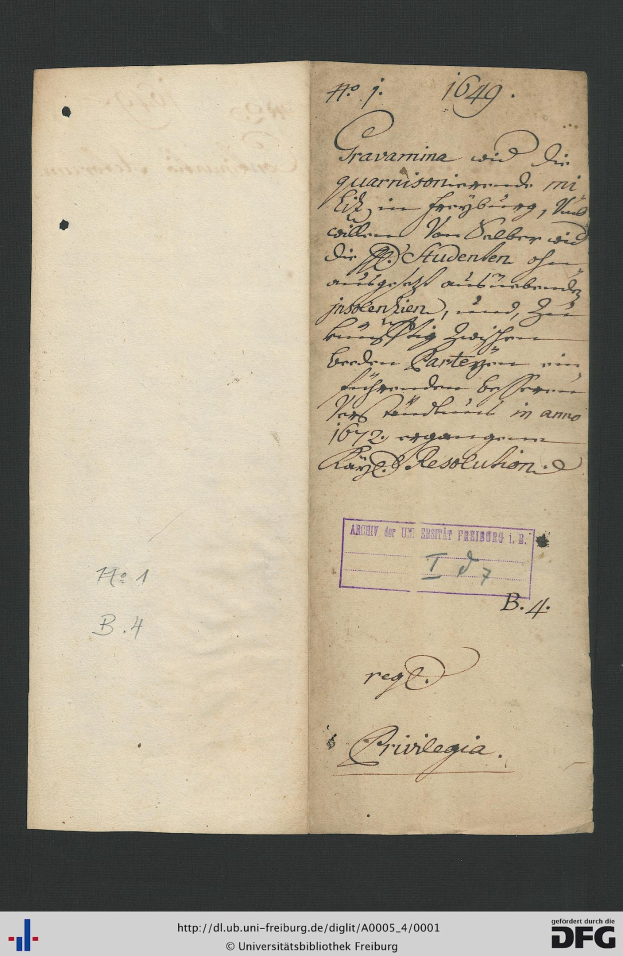 Offenes Buch mit handgeschriebenem Text auf altem Papier, wahrscheinlich ein Dokument der Bundesrepublik Deutschland, mit schwachen Wasserzeichen unten.