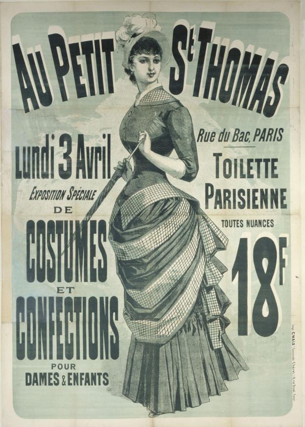 Ein Vintage-Plakat, das eine Kostümvorstellung ankündigt, zeigt eine Frau in einem langen, hochgeschlossenen, langärmeligen Kleid mit einem Dutt, die anmutig mit verschränkten Händen steht.