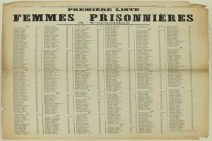 Ein gelblich angelaufenes, altes Buch mit einer Liste von Frauengefangenenamen in schwarzer Tinte, mit Spalten für Namen und möglicherweise weitere Details.