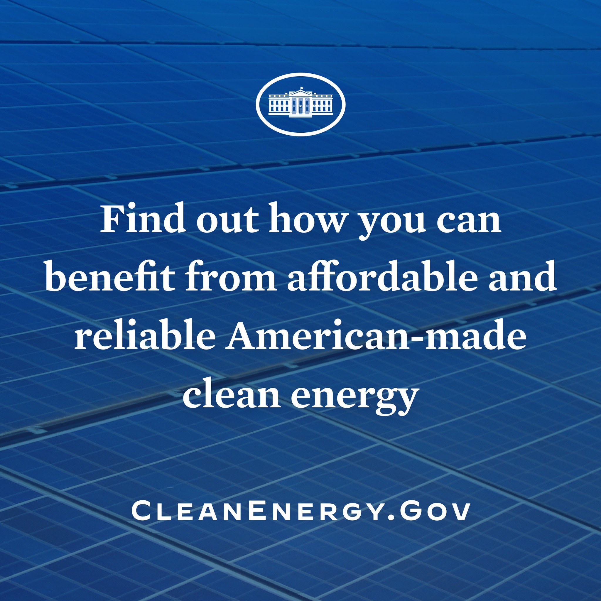 Plakat mit einem blauen Kreis-Logo, das einen weißen Stern und weißen Text enthält, der "Finden Sie heraus, wie Sie von erschwinglicher und zuverlässiger amerikanischer Made Clean Energy profitieren können" auf einem hellblauen Hintergrund zeigt.