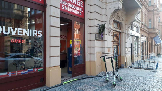 POL-MK: Diebe stehlen E-Scooter eines verletzten Mannes