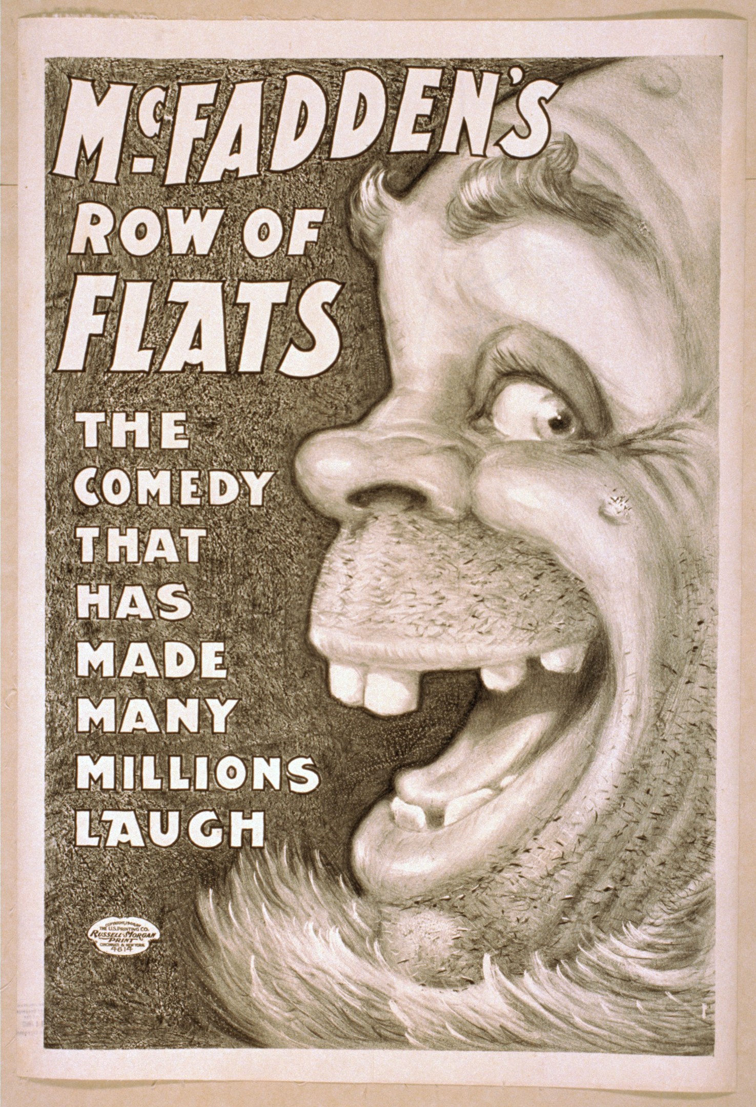 Plakat eines lachenden Menschen mit wilden Haaren, weit aufgerissenen Augen und einem breiten Grinsen, vor einem hellgelben Hintergrund, mit dem Text "McFadden's Row of Flats: Die Comedy, die viele Millionen zum Lachen gebracht hat."